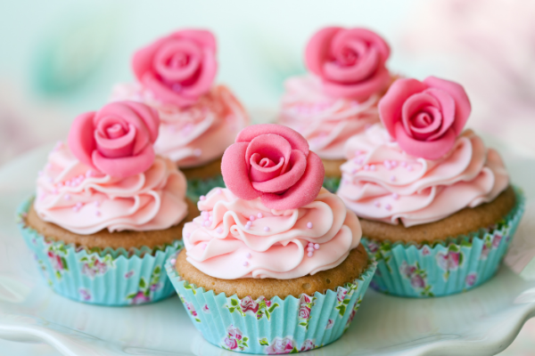 Cakes Vs. Cupcakes